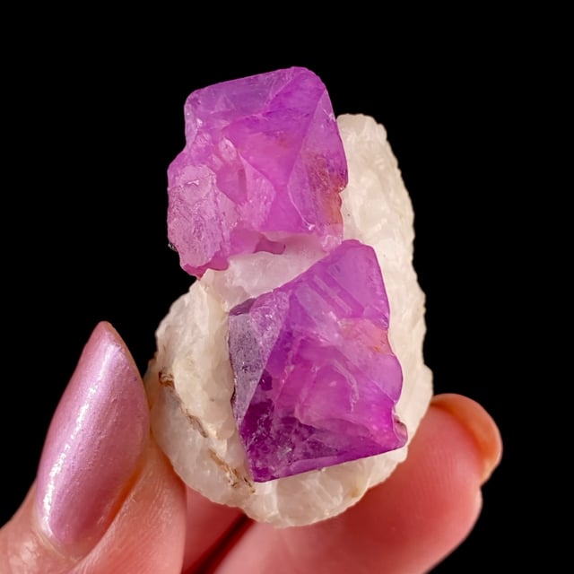 Corundum var: Sapphire