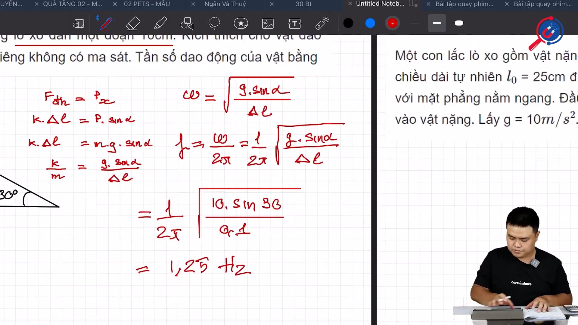 Một con lắc lò xo gồm vật nặng có khối lượng m = 400g, lò xo có độ cứng k = 80N/m, chiều dài tự nhiên lo = 25cm được đặt trên một mặt phẳng nghiêng có góc  α =30 so với mặt phẳng nằm ngang...