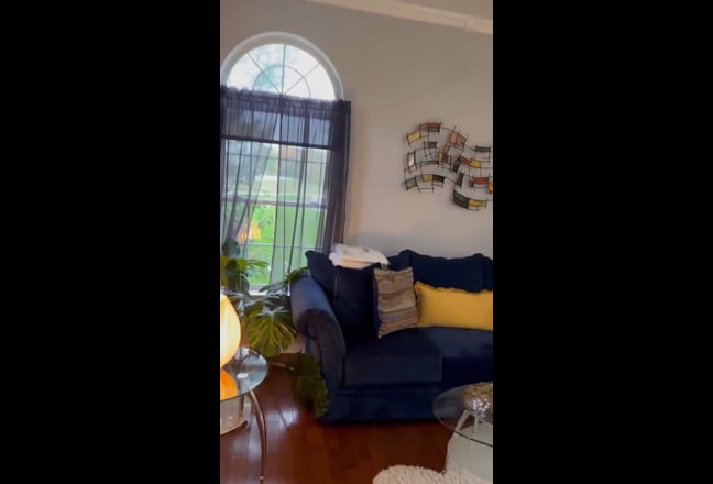 1 to 6 month room rental for Female in nice house  Main Photo