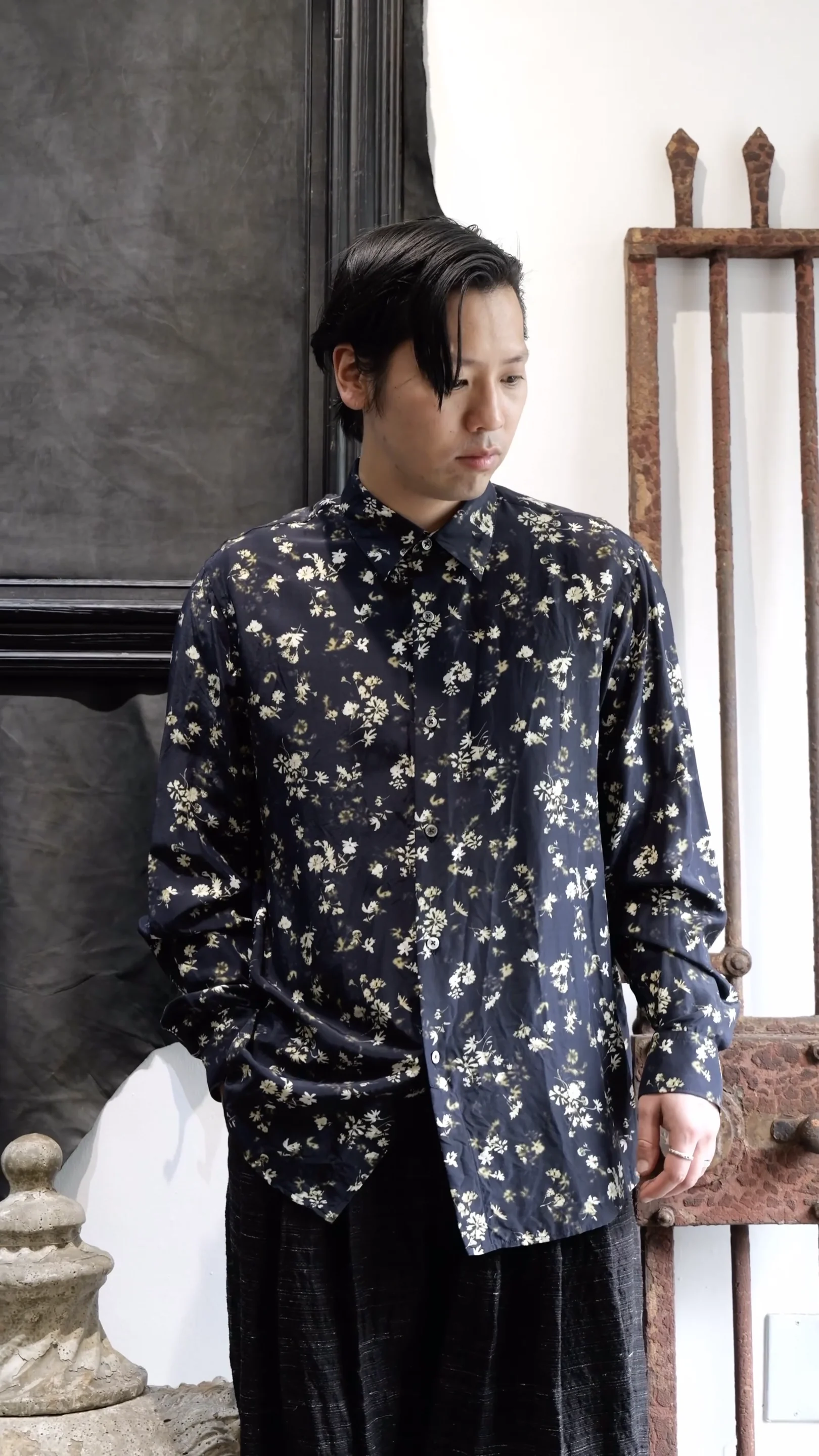 SHIRT023. Regular Collar Shirt Flower Print Silk Cupla. Black