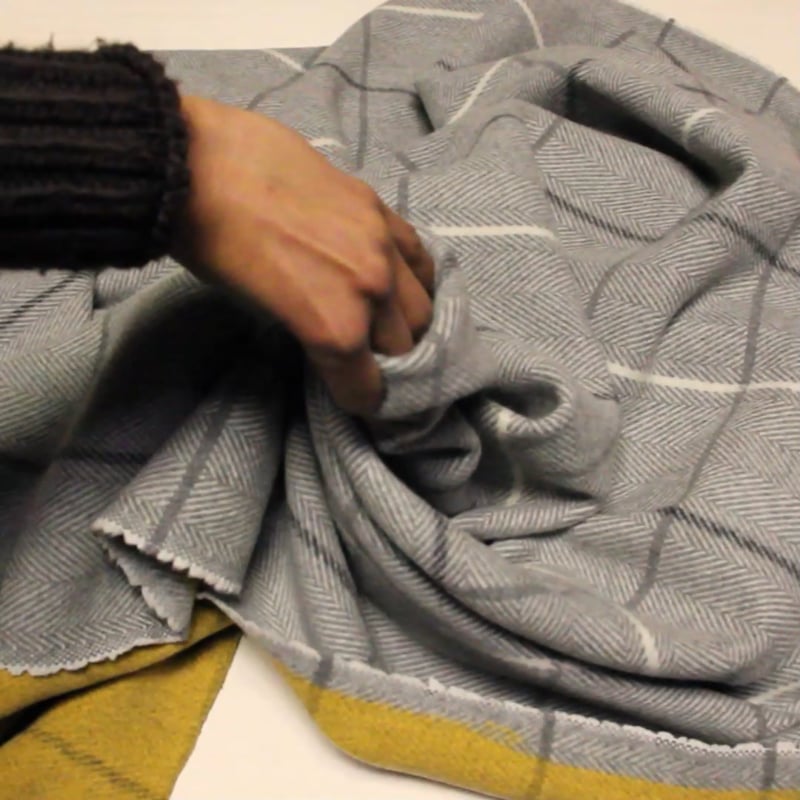 Vidéo: Tweed de laine - Carreaux & chevron gris (Coupon de 1.90 mètres)