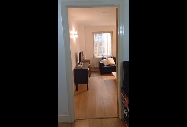 Room available in a spacious 3 bed flat Main Photo