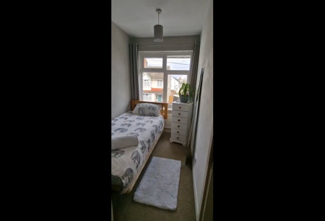 Single Room in a Shared House Main Photo