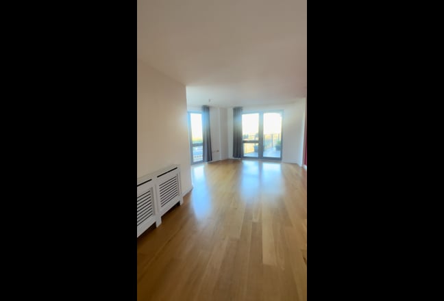 Bright, large canal side flat close to Hackney Wic Main Photo