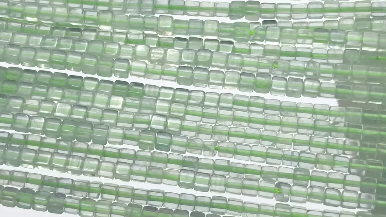 グリーンフローライト 極小キューブ2×2×2mm 1連｜天然石ビーズの