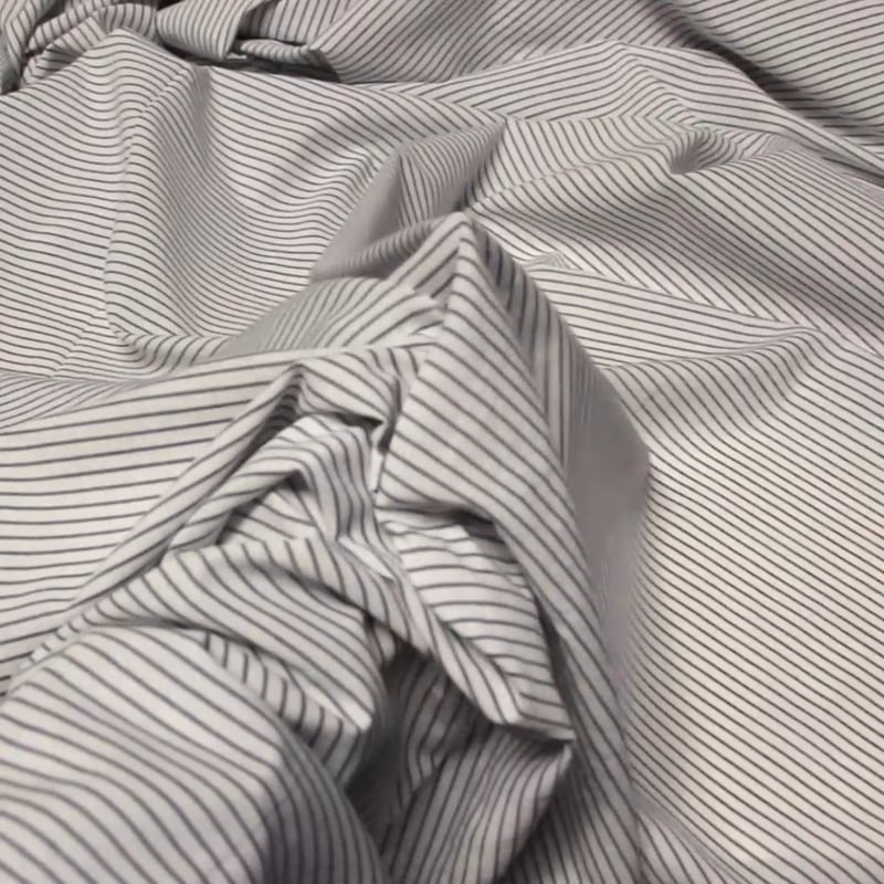 Vidéo: Popeline 100% coton tissé-teint - Rayure bleu fond blanc optique