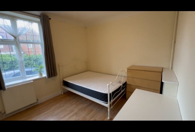 DoubleRoom w/ own bathroom near Hampstead (w30.04) Main Photo