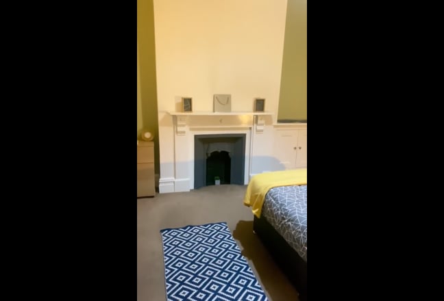 Beautiful large double room with shower room Main Photo