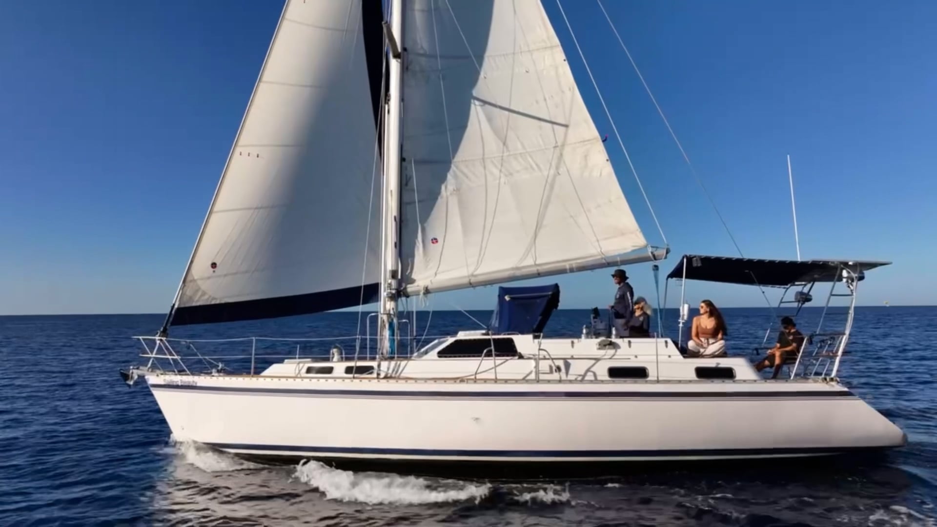 Ash scattering charter at sea in Honolulu