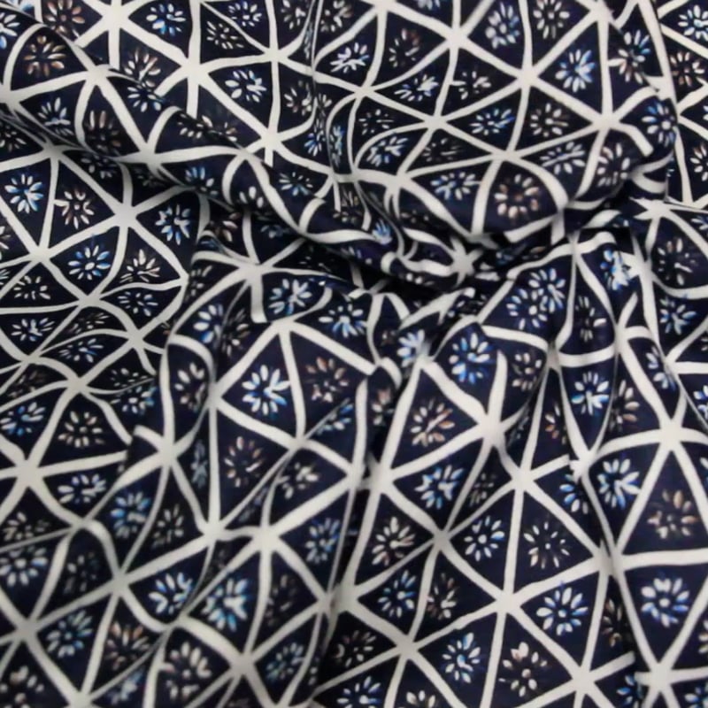 Vidéo: Popeline 100% coton - Motif géométrique bleu