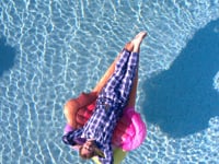 ALT_24_3110_alltours_SoMe_PYJAMA_15sec__V1B_241216_KH1_MB_WEB_9x16