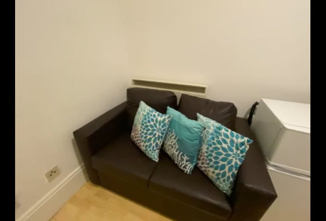 MOVE IN ASAP - One bedroom📍Mayfair Main Photo