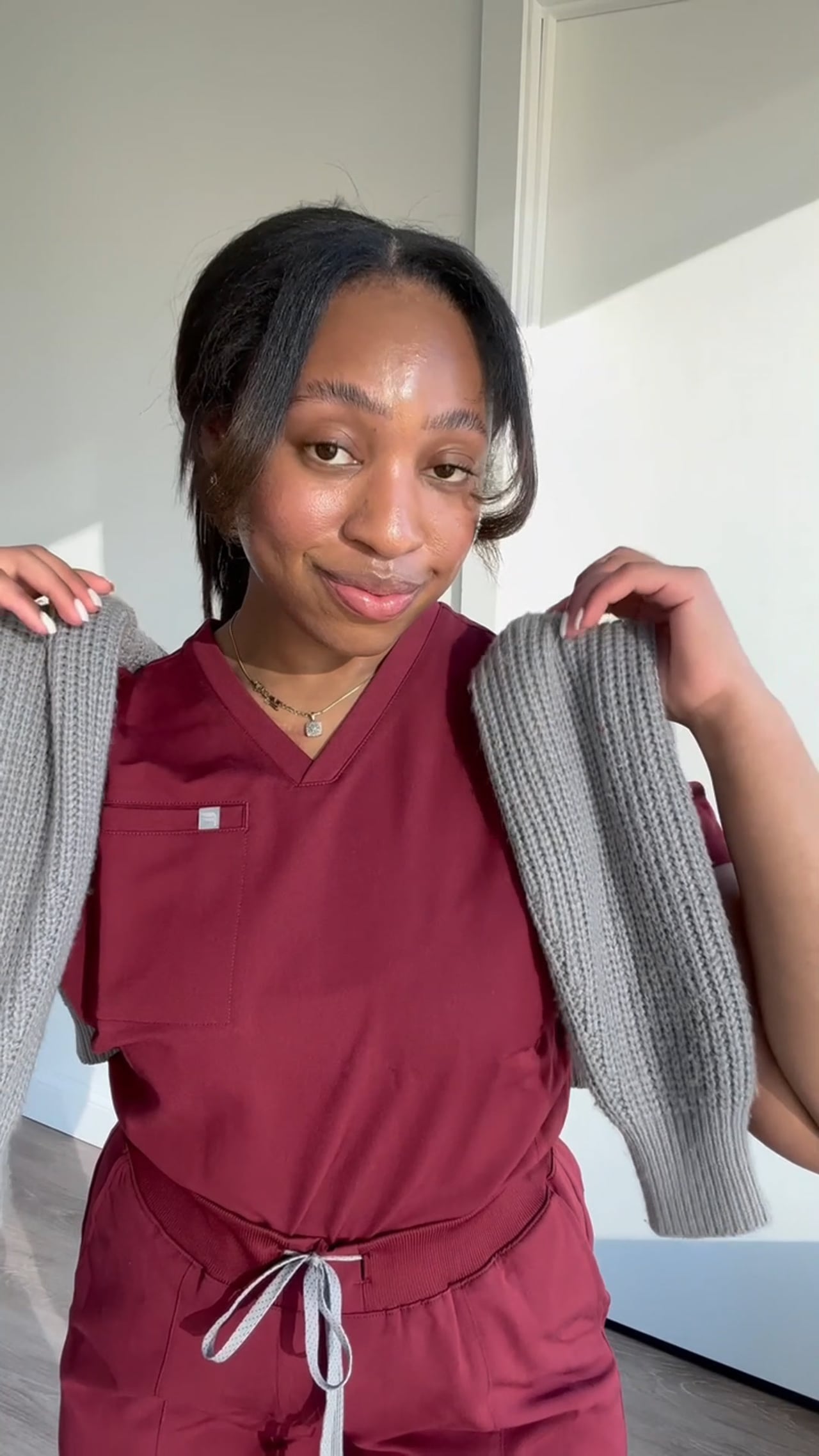 Vital 1-Pocket Scrub Top - Fabletics