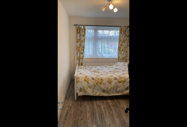 Double Room in Barnet: Available Now Main Photo