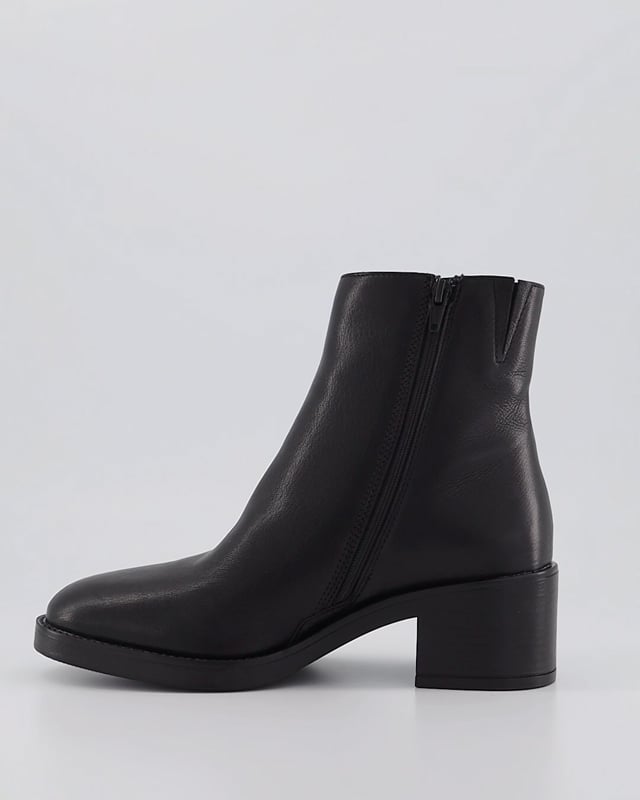 SMOKY / Black