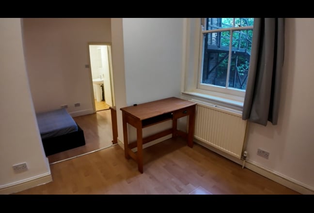 Extra Large Split level Studio Flat King's Cross Main Photo