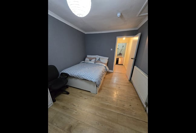  Large and Double Rooms to Let in Forest Gate  Main Photo