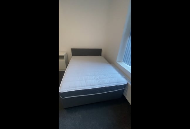 Rooms to rent in a 5 bedroom HMO, Shared accommoda Main Photo