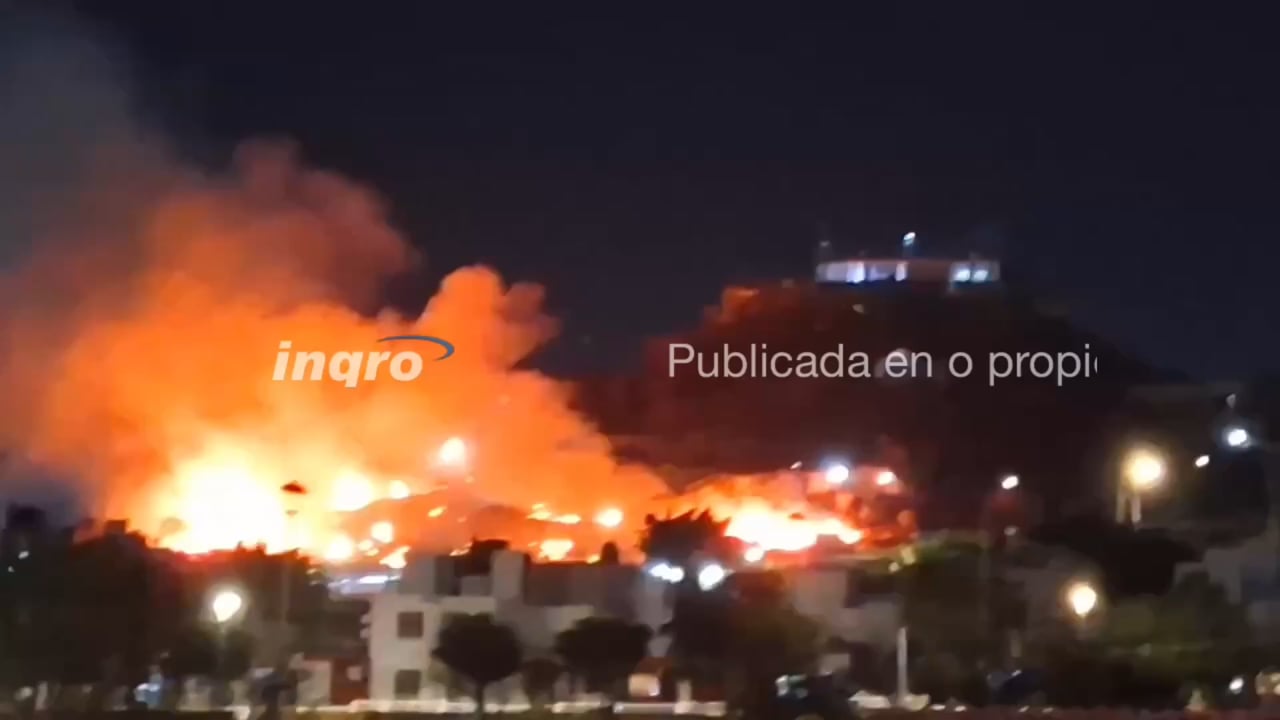 Fuerte incendio en zona cerril de la colonia Villas de Santiago;