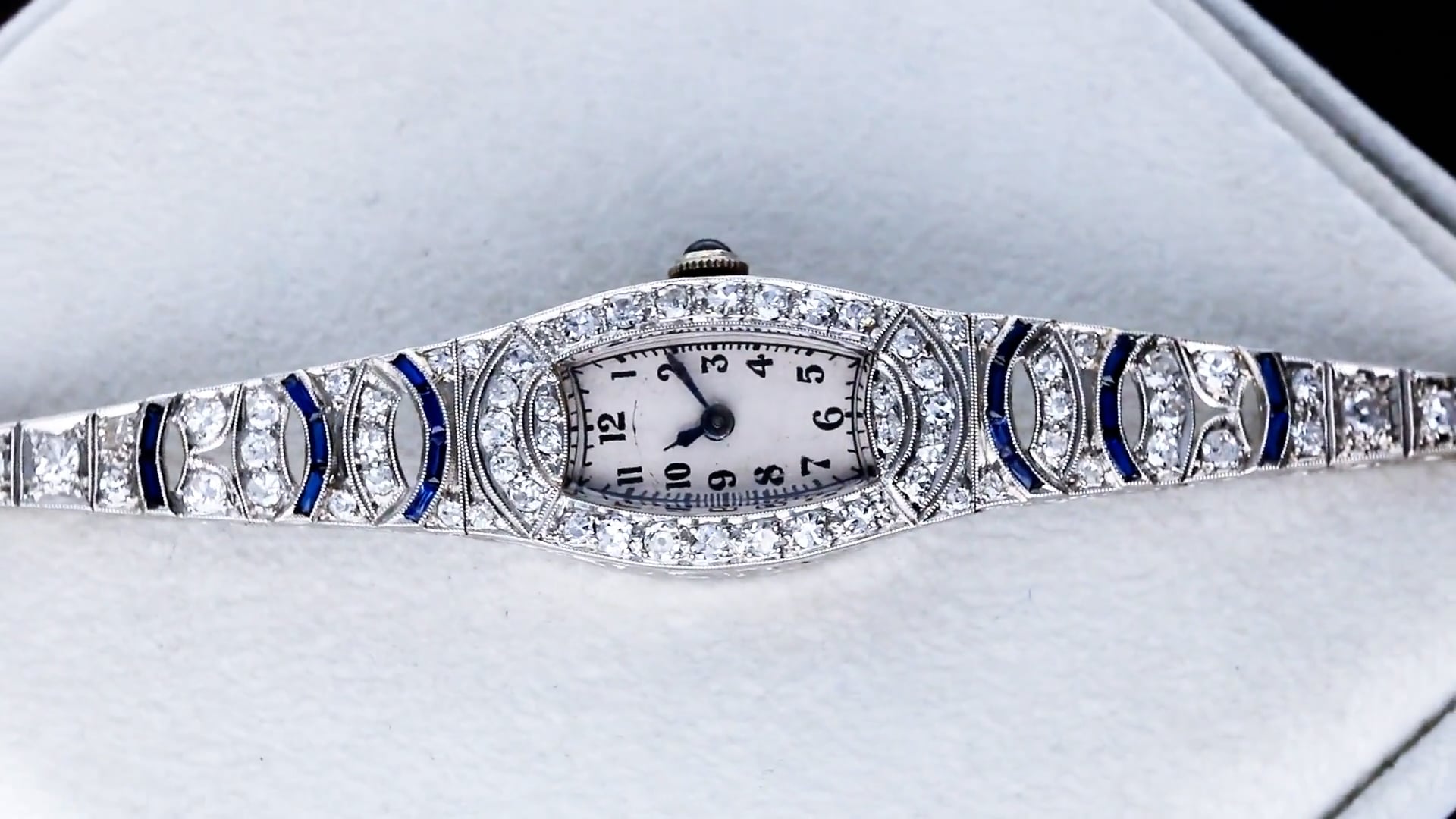 CLASSICAL Diamonds 20〜23 Art Deco 0.70 Carat Sapphire, 2.92 Carat Diamond and Platinum