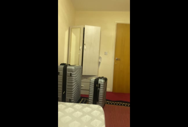 A beautiful single room available Main Photo