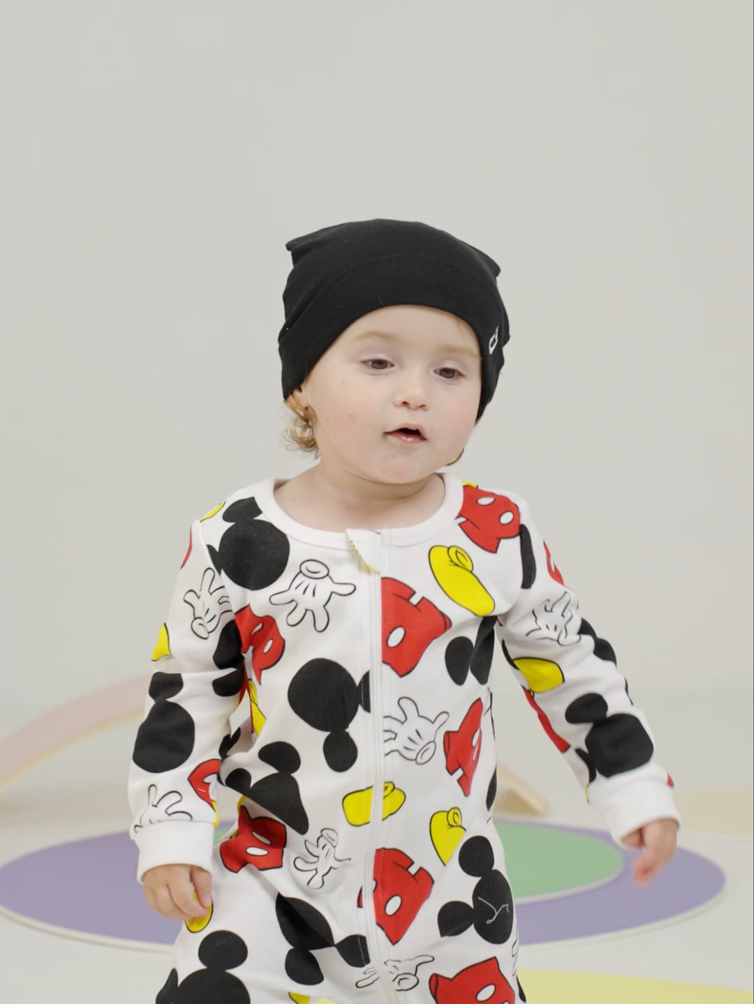אוברול פיג’מה עם כובע MICKEY