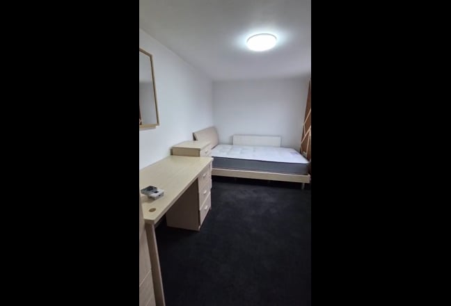 Refurbished Room Close to University & City Center Main Photo