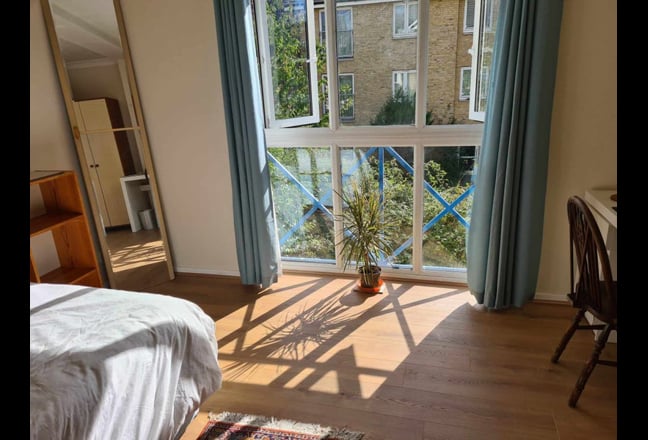  2 Large, bright doubles in quiet flat  New  Cross Main Photo