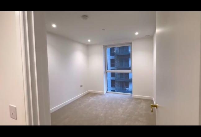 2B Flat 2400/M London Stonebridge  Main Photo