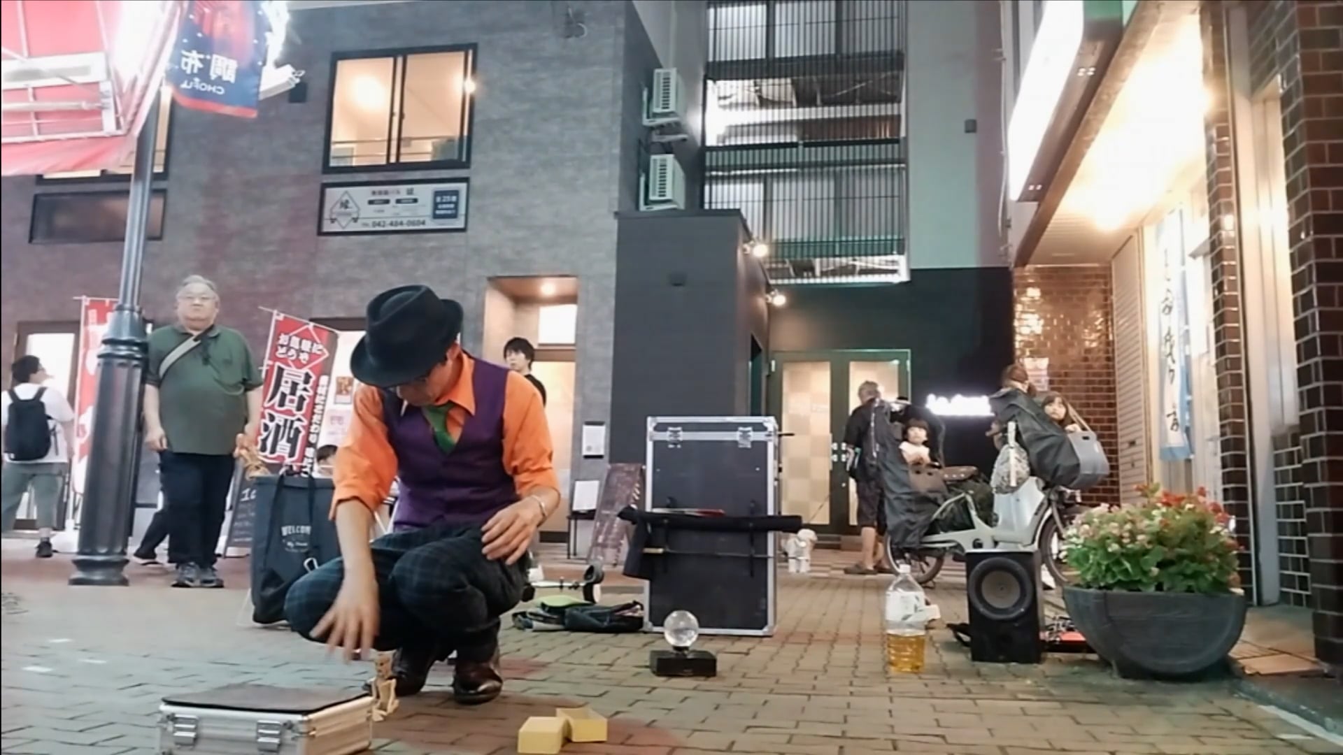 Fusion of Skill and Laughter! Top Performance with Spinning Tops & Unicycles"