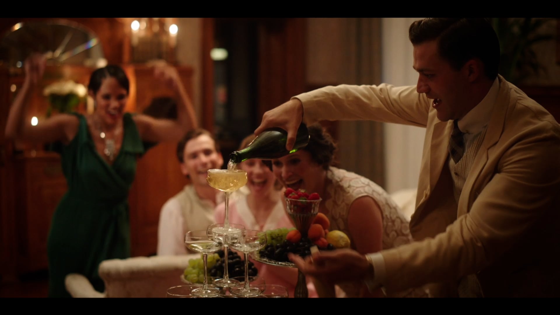 'Hotel Portofino' -Select scene 'Hotel Party'
