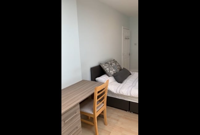 Very Large Double Room, Watford -£795pcm Bills inc Main Photo