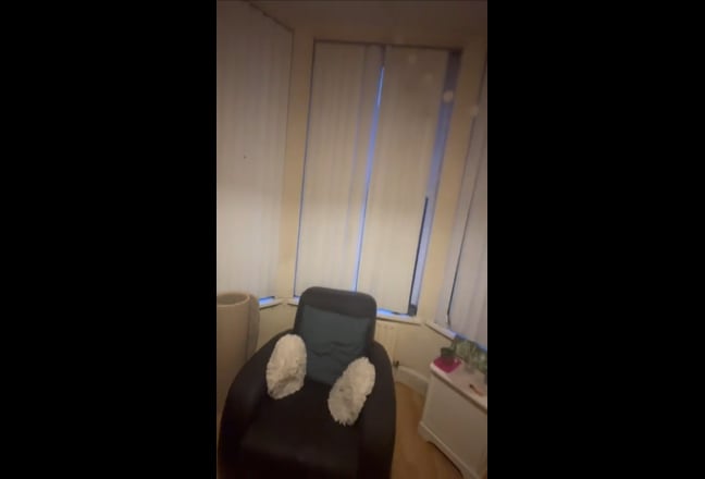 Ensuite Room Near Glider Stop Main Photo