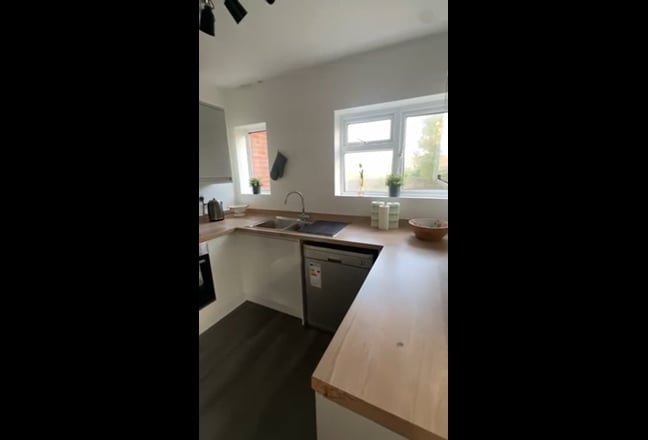 Looking for 2 female housemates in Winchester  Main Photo