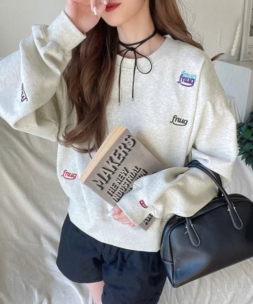 Javaジャバコラボ》ランダム刺繍クロップド丈裏起毛スウェット