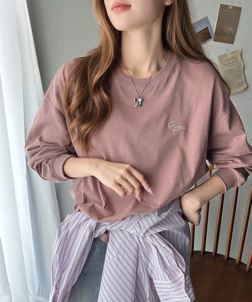 シンプルカジュアルを格上げ。綿100%ワンポイント胸刺繍ロンTee