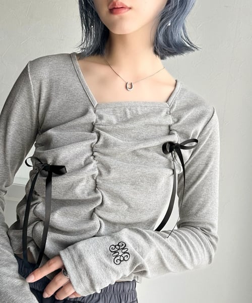mily bilet】サテンリボン付き袖口刺繍ギャザーリブカットソー