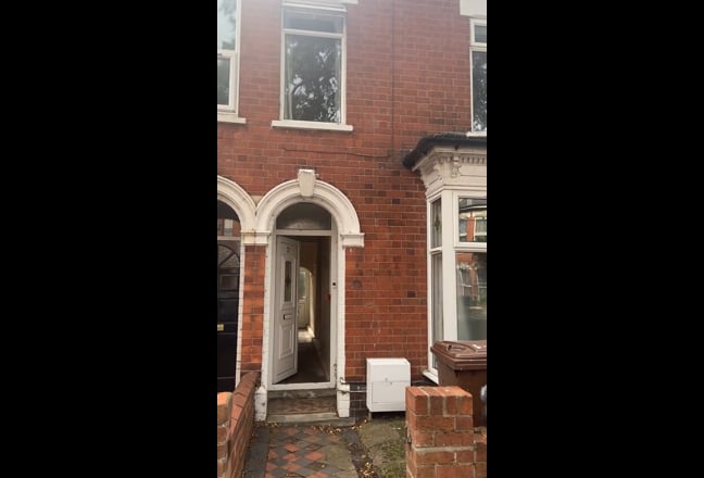 Spacious Room in Friendly, Clean Shared House  Main Photo