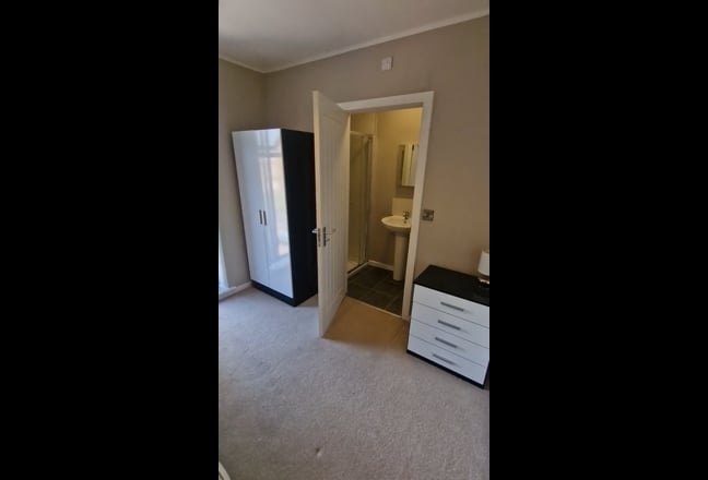 Double Ensuite Room, NEW house with cleaner!! Main Photo