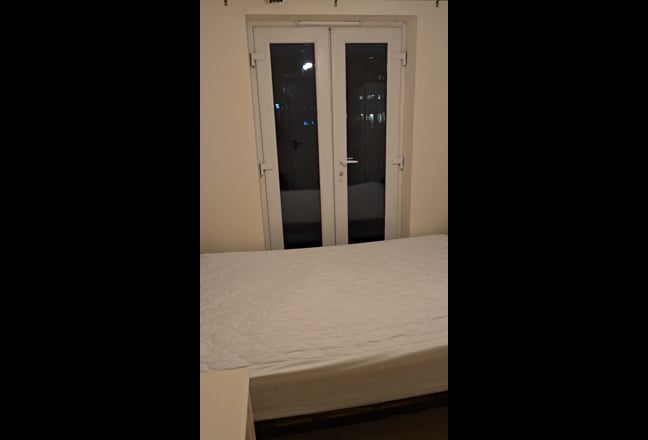 Double room to rent in a 2 bedroom flat  Main Photo