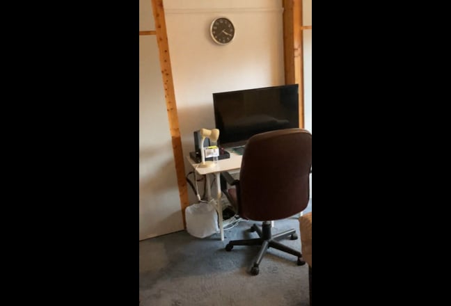 Video 1: Double room with large windows and plenty of sunlight