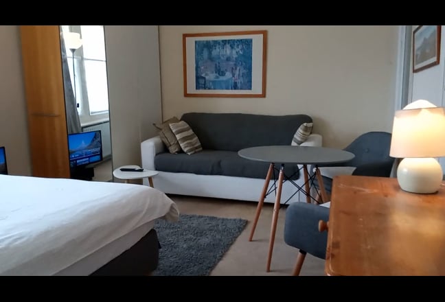 Large, comfortbl, self-contained dbl rm SHORT LETS Main Photo