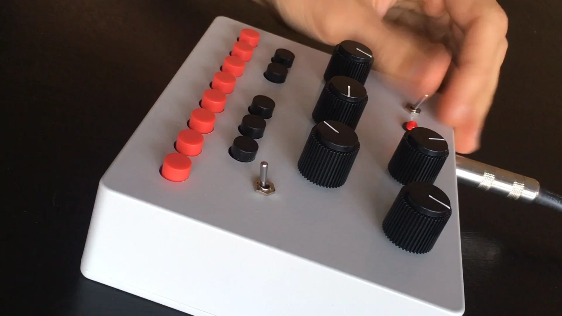 8-Bit Power Synthesizer | Handmade Electronic Instruments