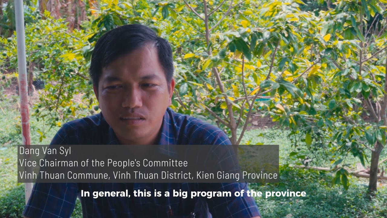 Leaving the Rice Field, a video by Thuy Ho & Duc Tinh 
