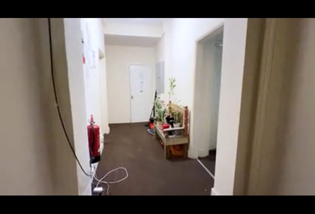 Large Double Ensuite in Town Centre Main Photo