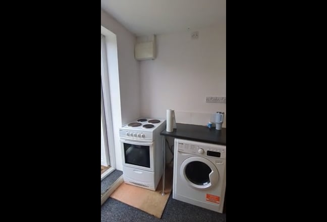 Studio flat to let in Selly Oak Birmingham Main Photo