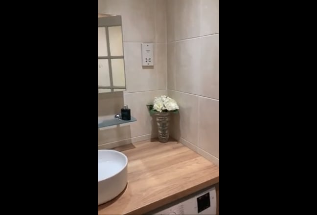 En-suite flat Edgware Main Photo