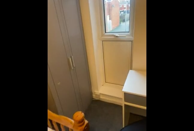  female flatmate in spare single room of 2 bedroom Main Photo