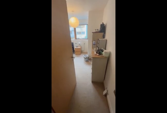 Bow Road 1200 all incl Main Photo