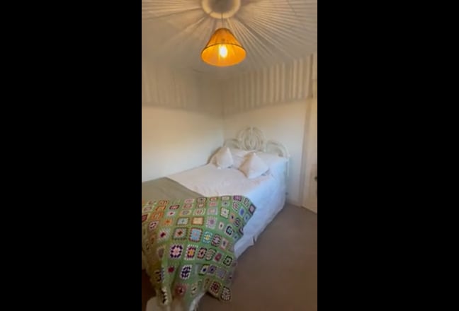 Double room in character cottage Main Photo